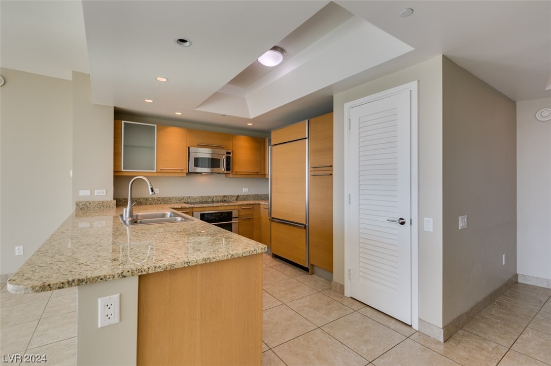 322 KAREN Avenue 2601