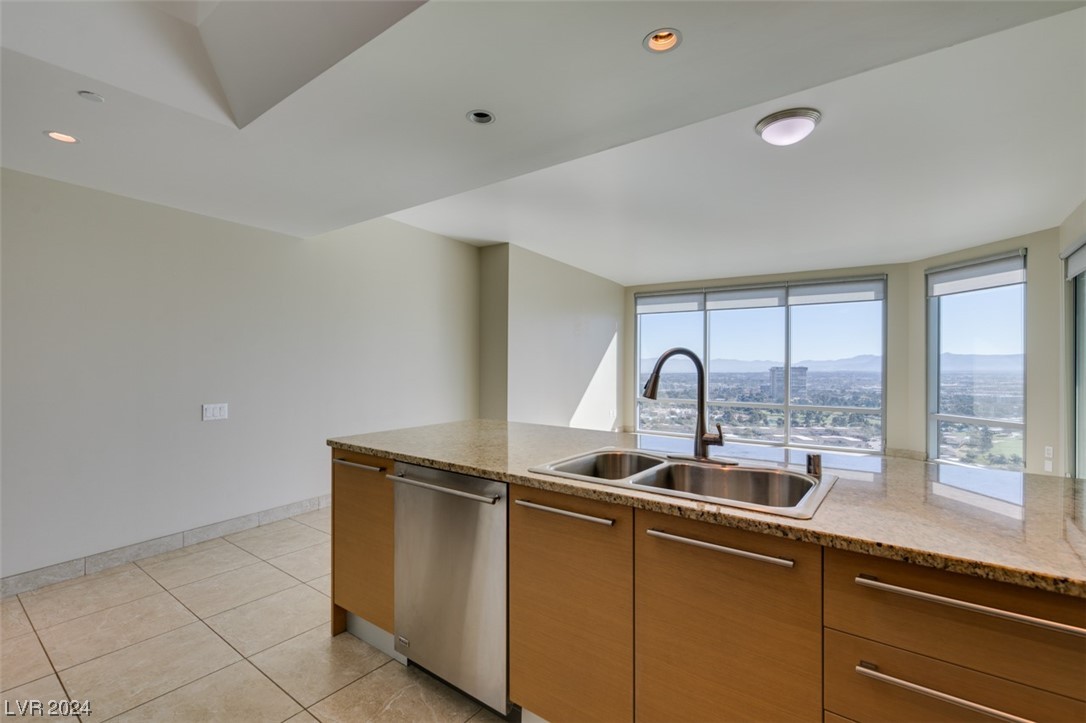 322 KAREN Avenue 2601