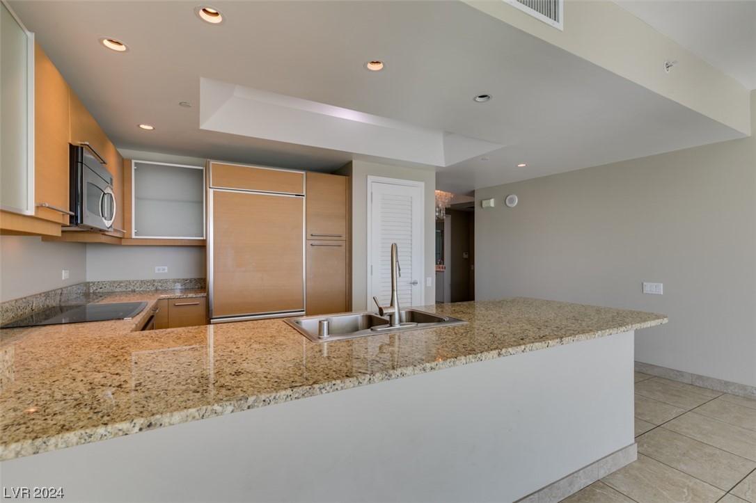 322 KAREN Avenue 2601