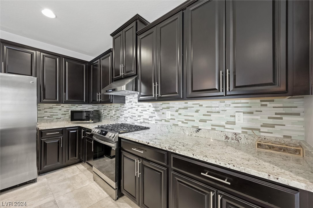 6037 Dover Palace Street