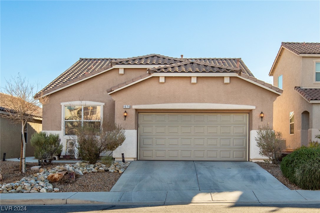 1076 Crescent Falls Street