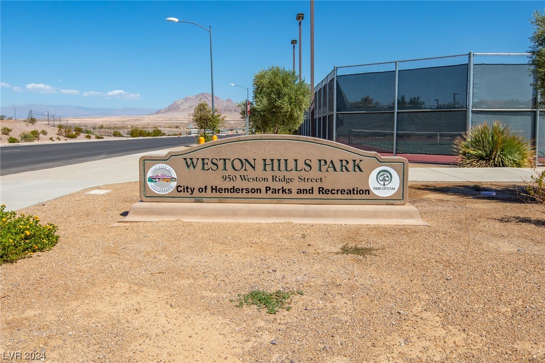 1076 Crescent Falls Street