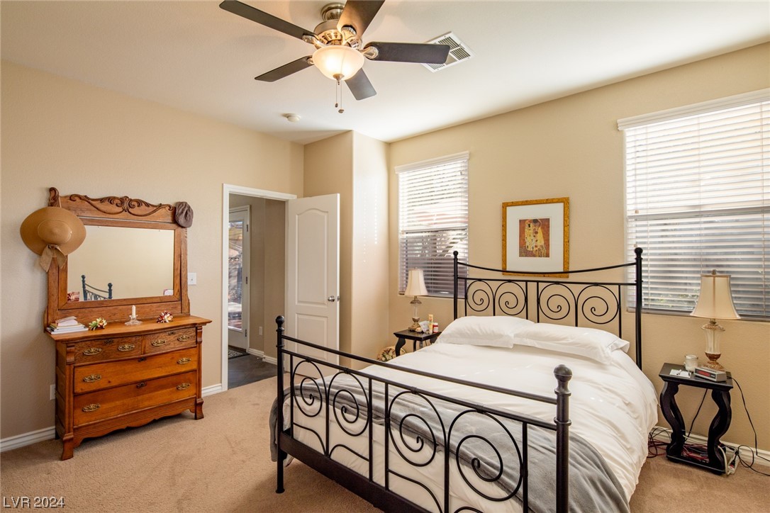 1076 Crescent Falls Street