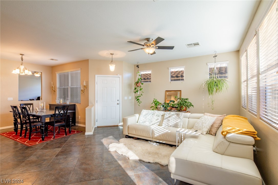 1076 Crescent Falls Street