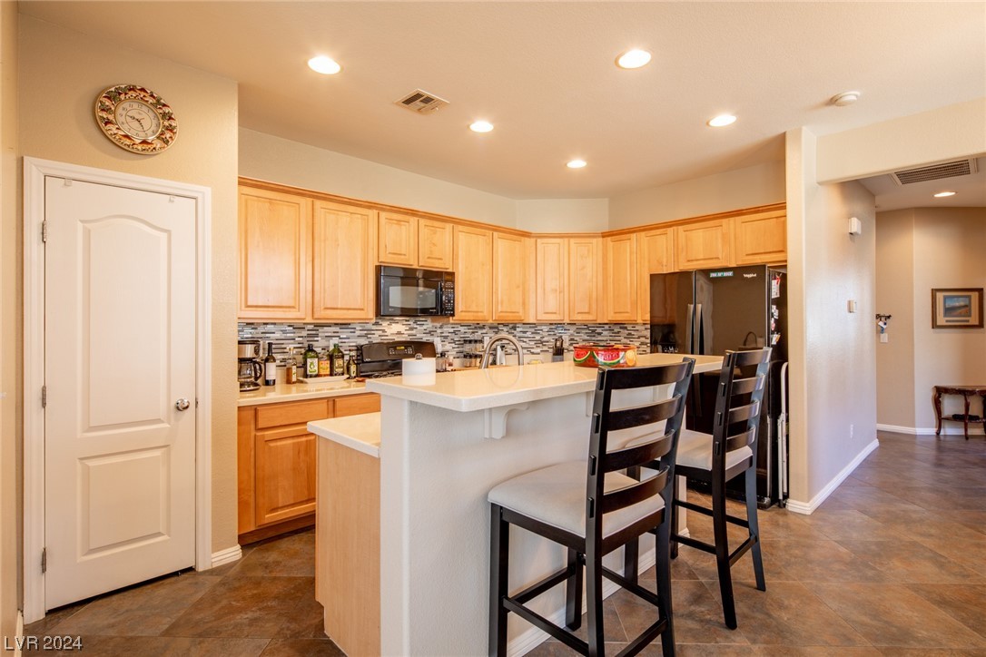 1076 Crescent Falls Street