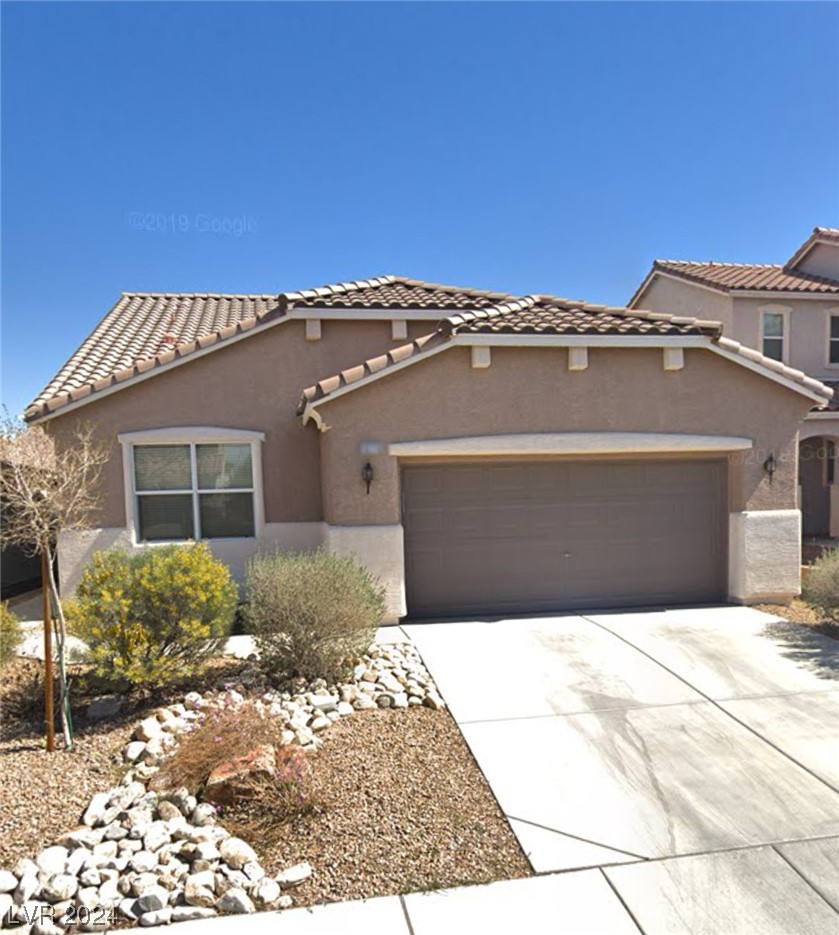 1076 Crescent Falls Street