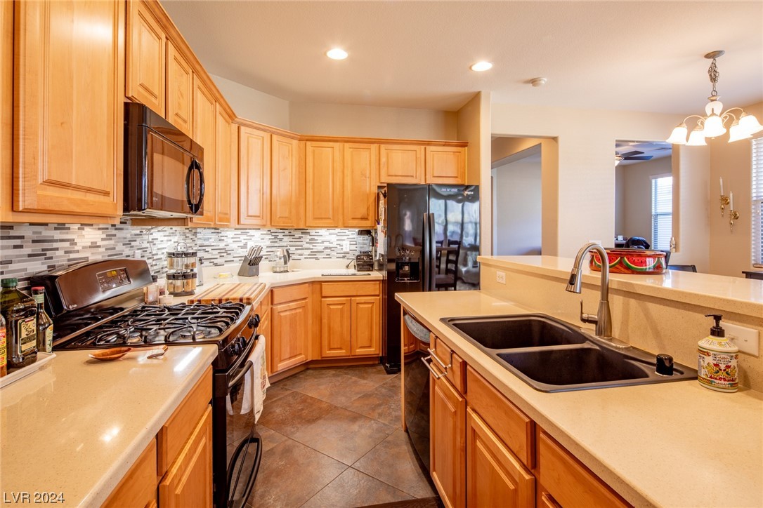 1076 Crescent Falls Street