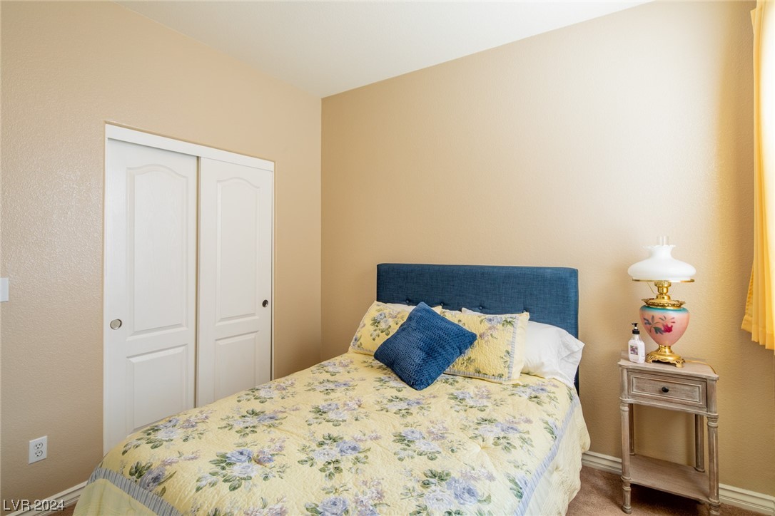 1076 Crescent Falls Street