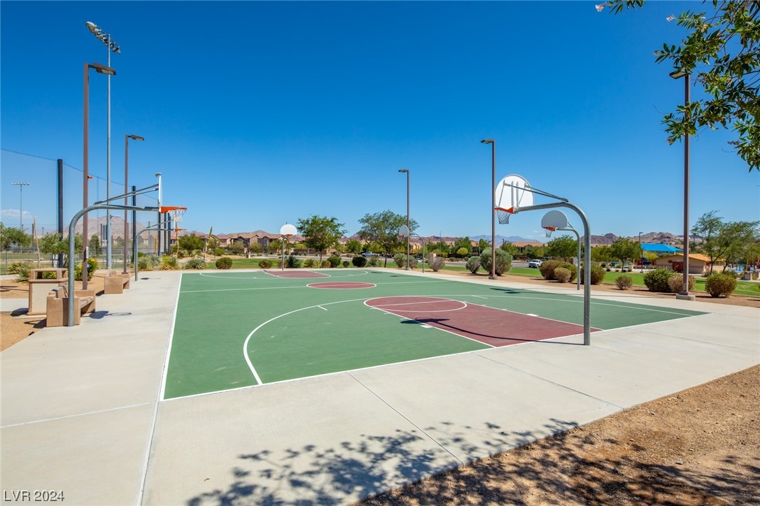 1076 Crescent Falls Street