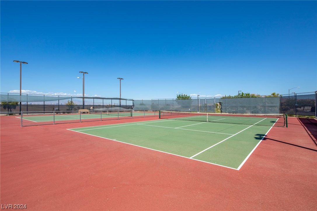 1076 Crescent Falls Street