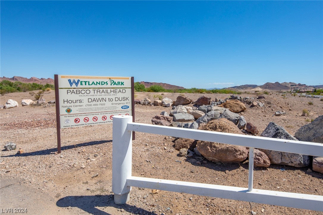 1076 Crescent Falls Street