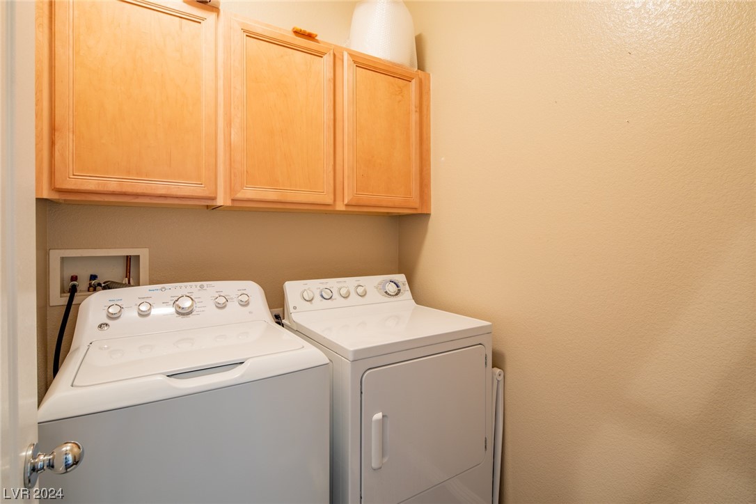 1076 Crescent Falls Street