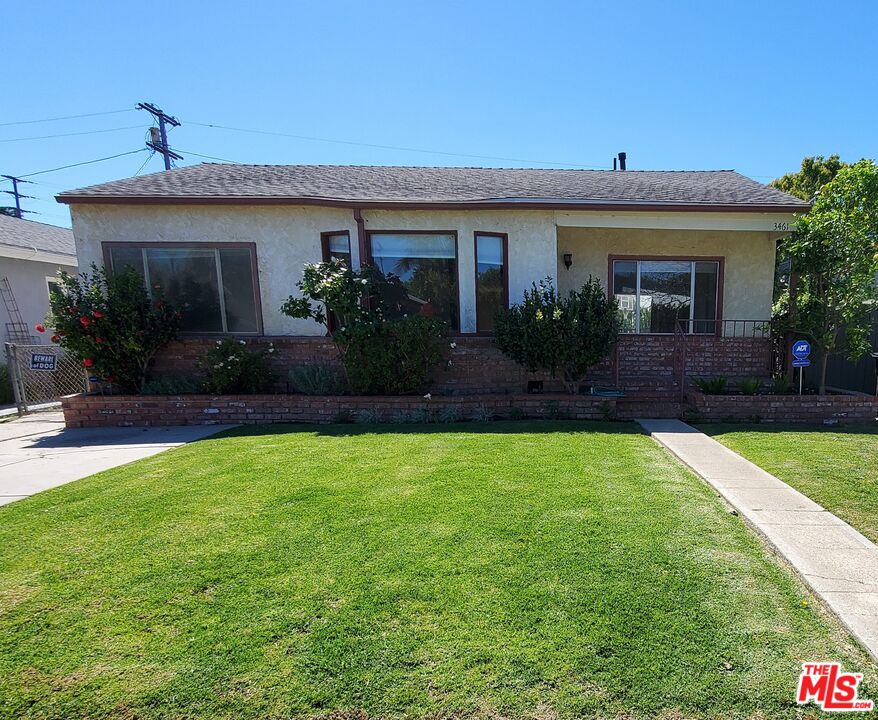 3461 Redwood Ave