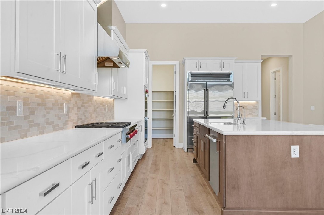 6196 Desert Flora Avenue