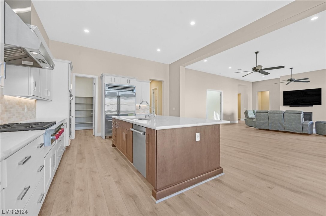 6196 Desert Flora Avenue