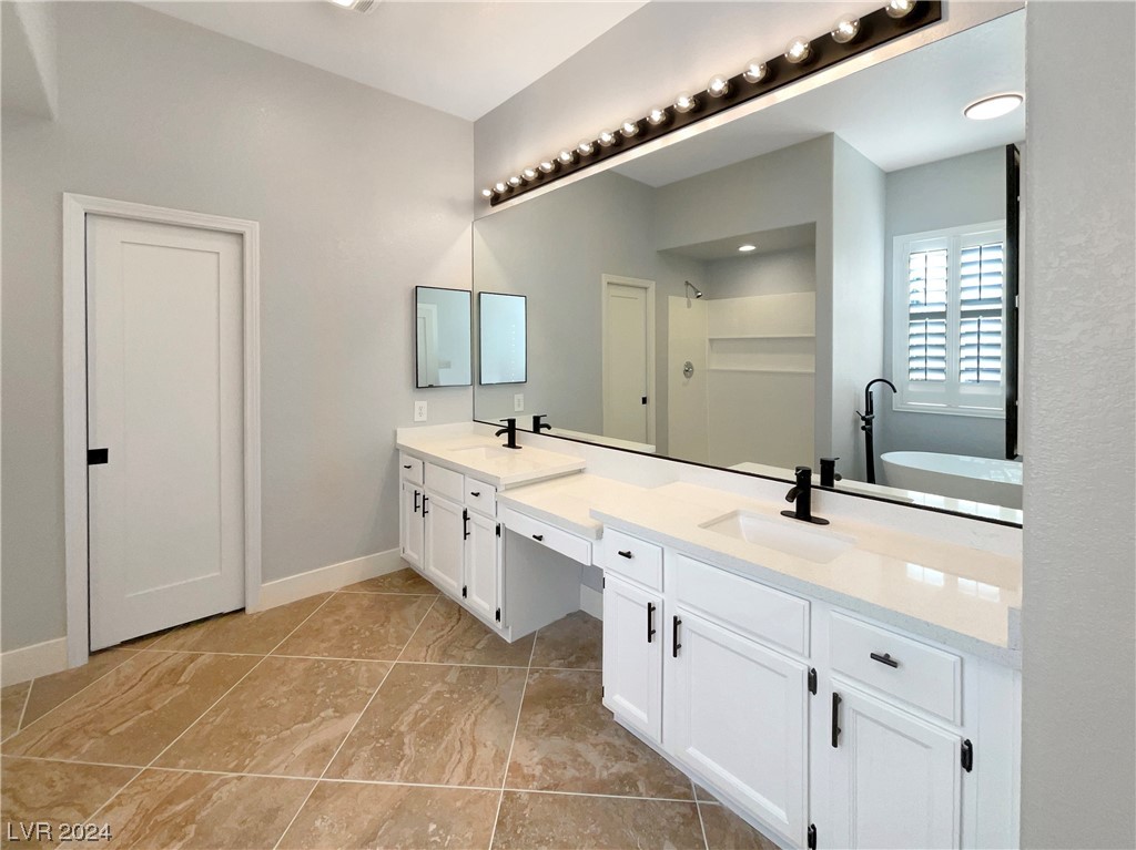 7423 Alice Springs Circle