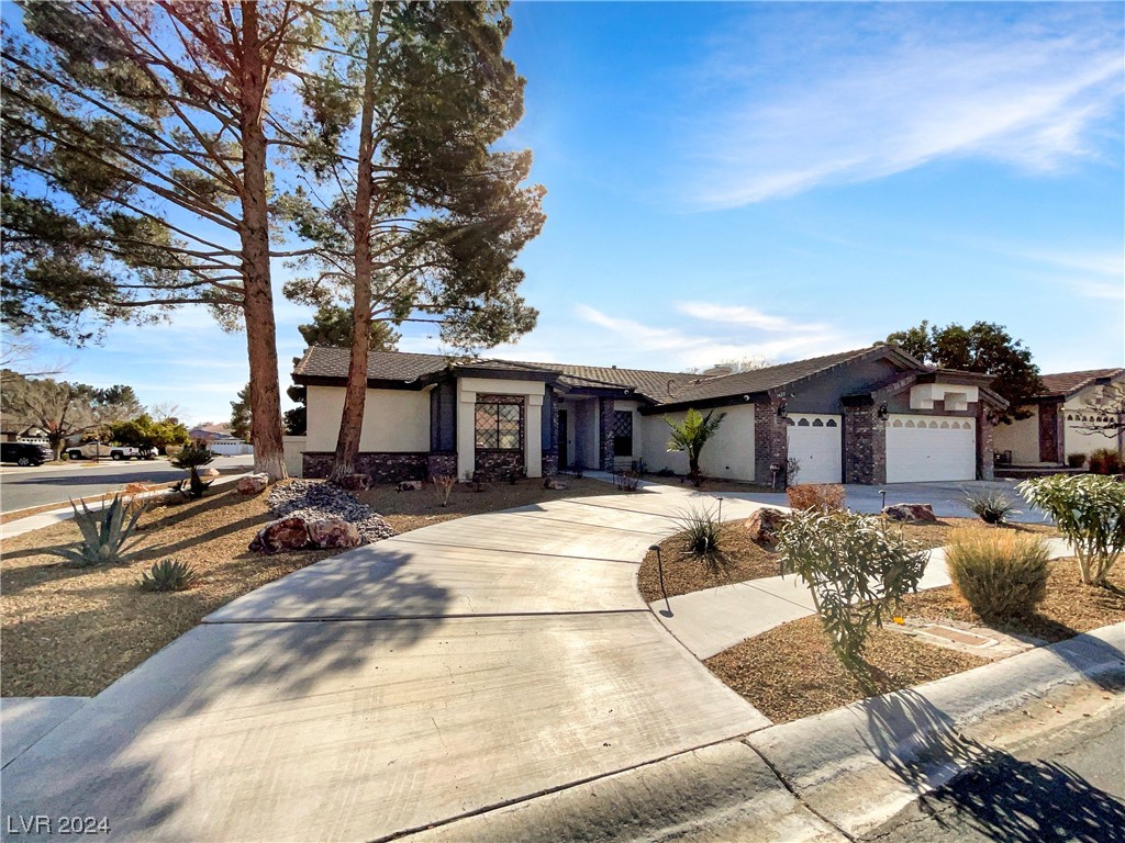 7423 Alice Springs Circle