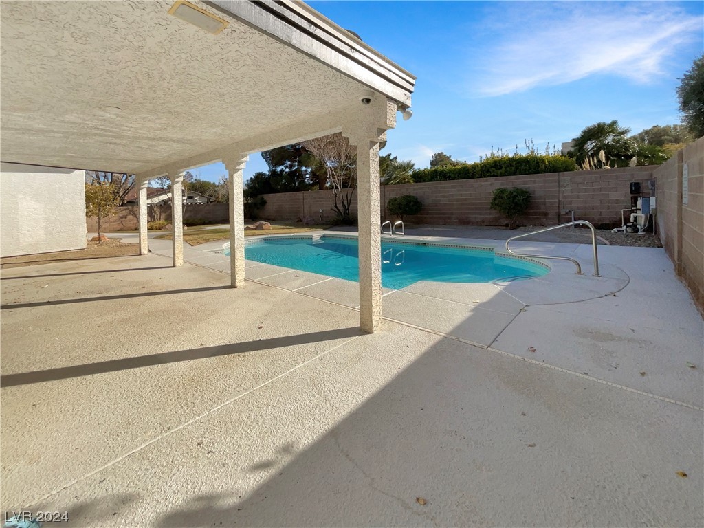 7423 Alice Springs Circle