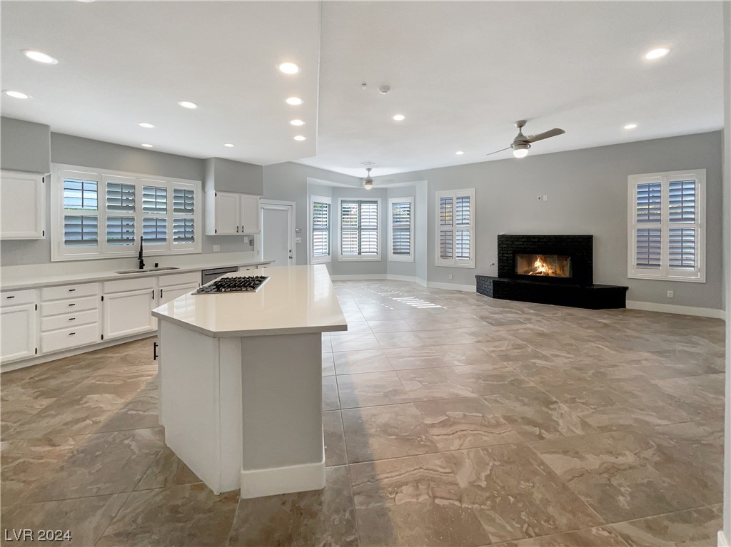 7423 Alice Springs Circle