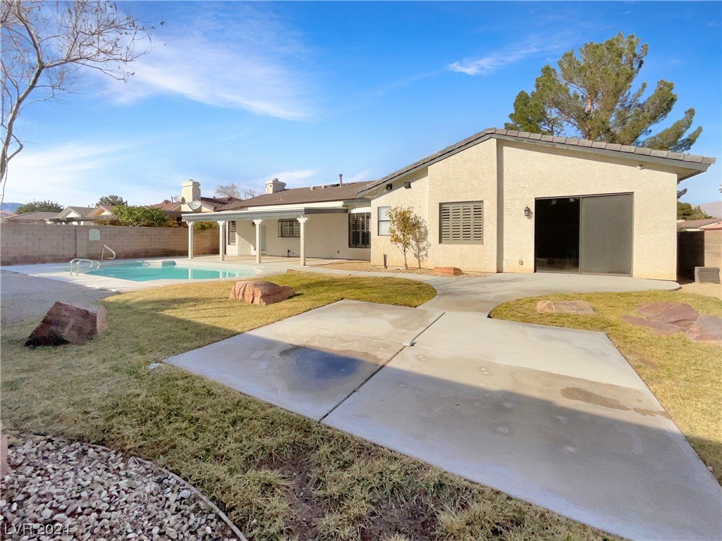 7423 Alice Springs Circle