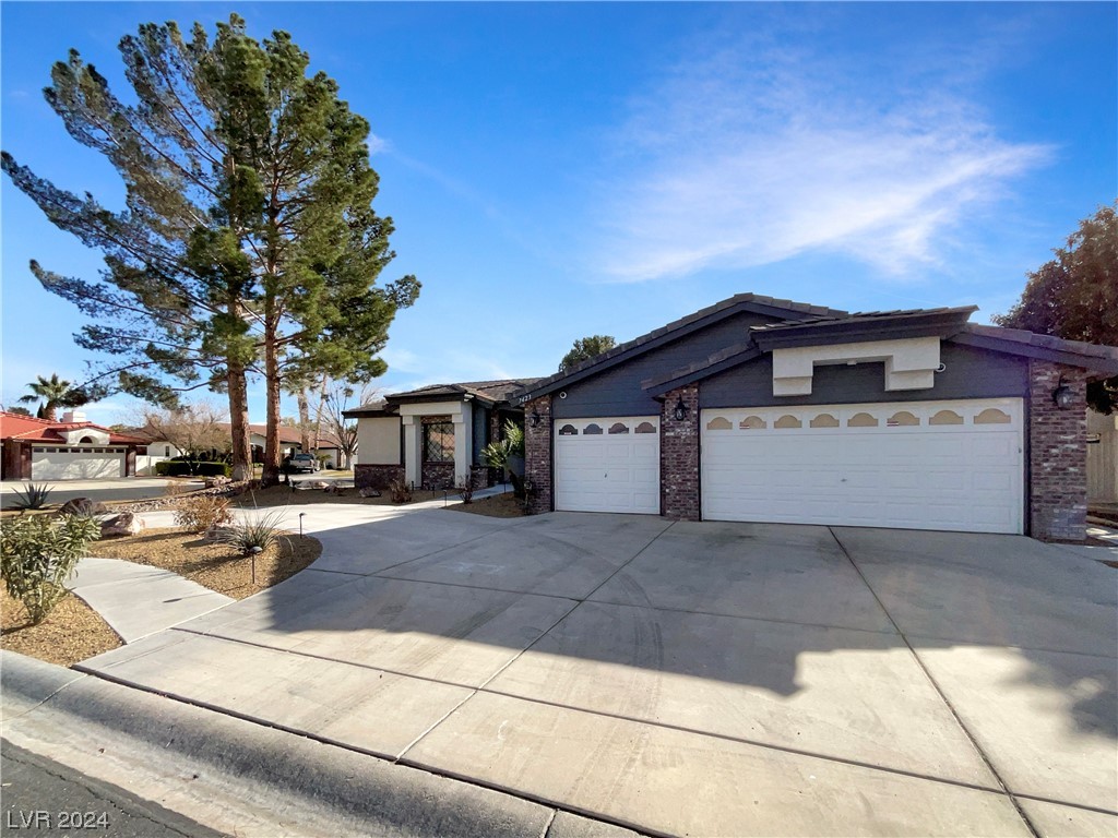 7423 Alice Springs Circle