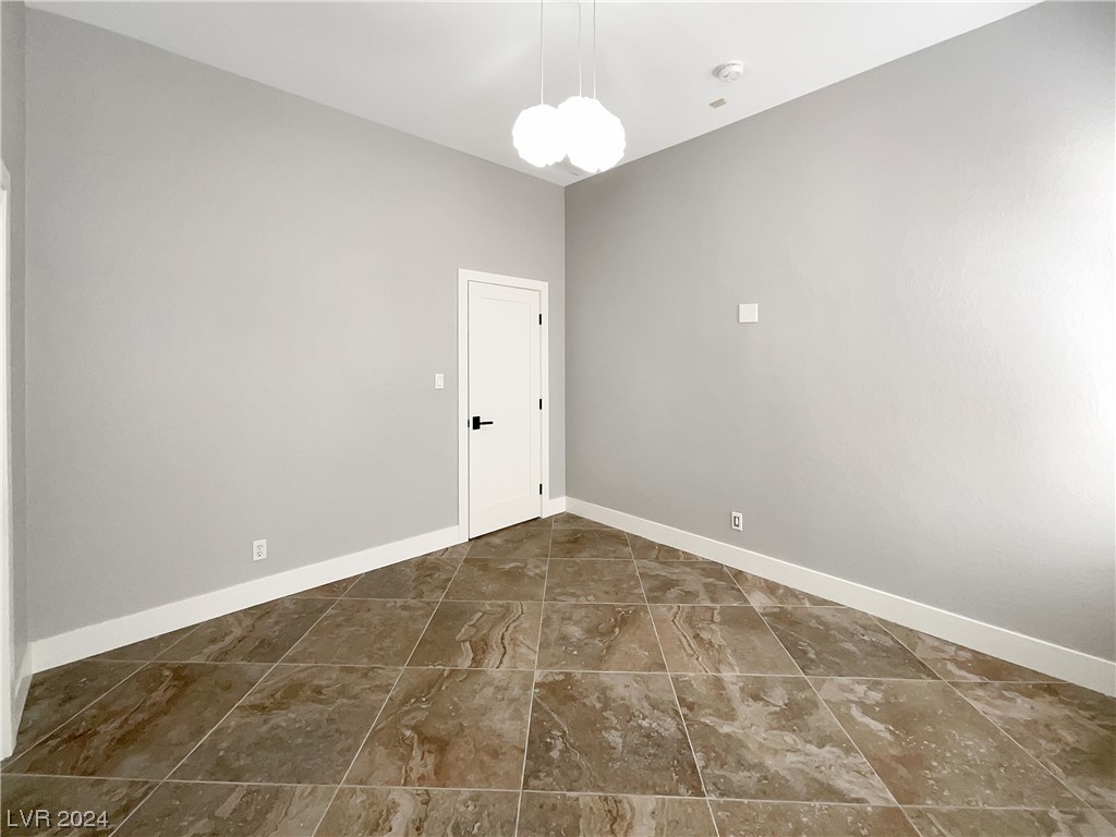 7423 Alice Springs Circle