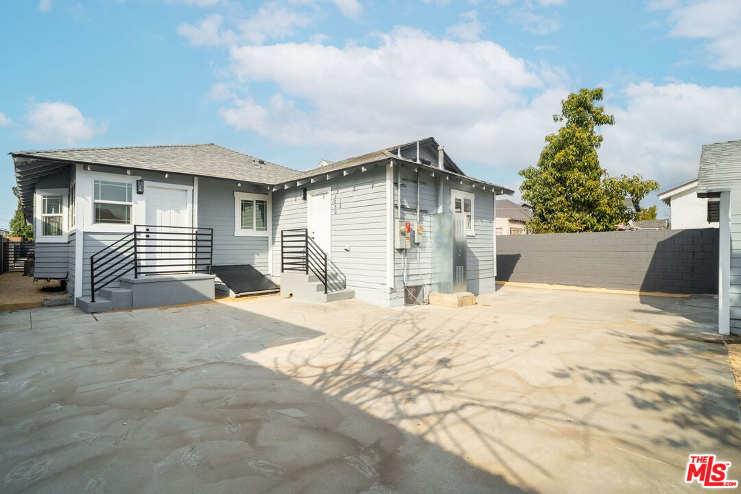 1050 W 48th St