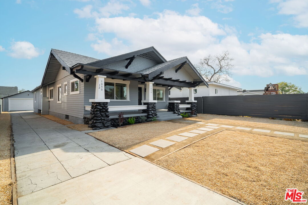 1050 W 48th St