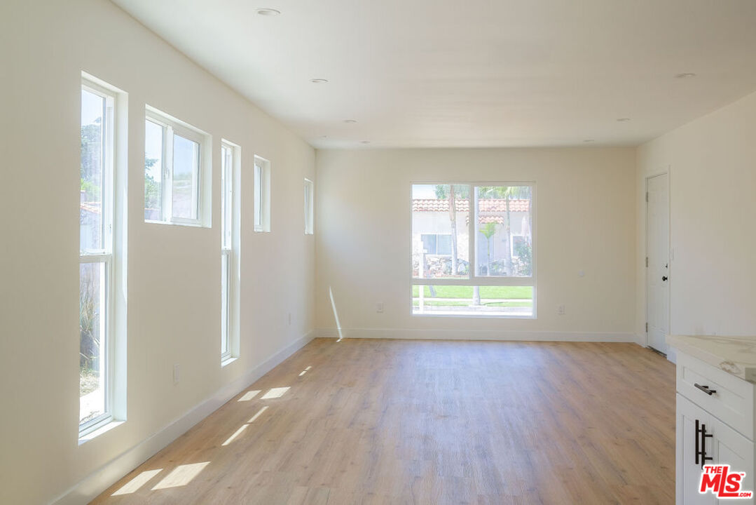6006 2nd Ave