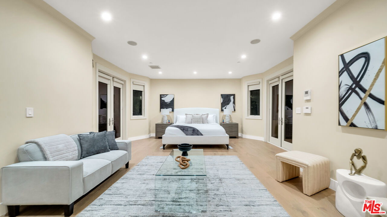 1447 San Ysidro Dr