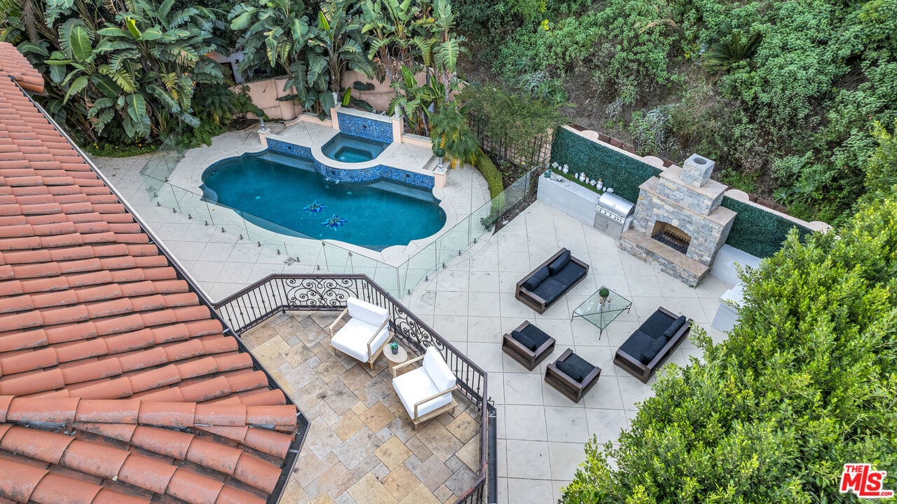 1447 San Ysidro Dr