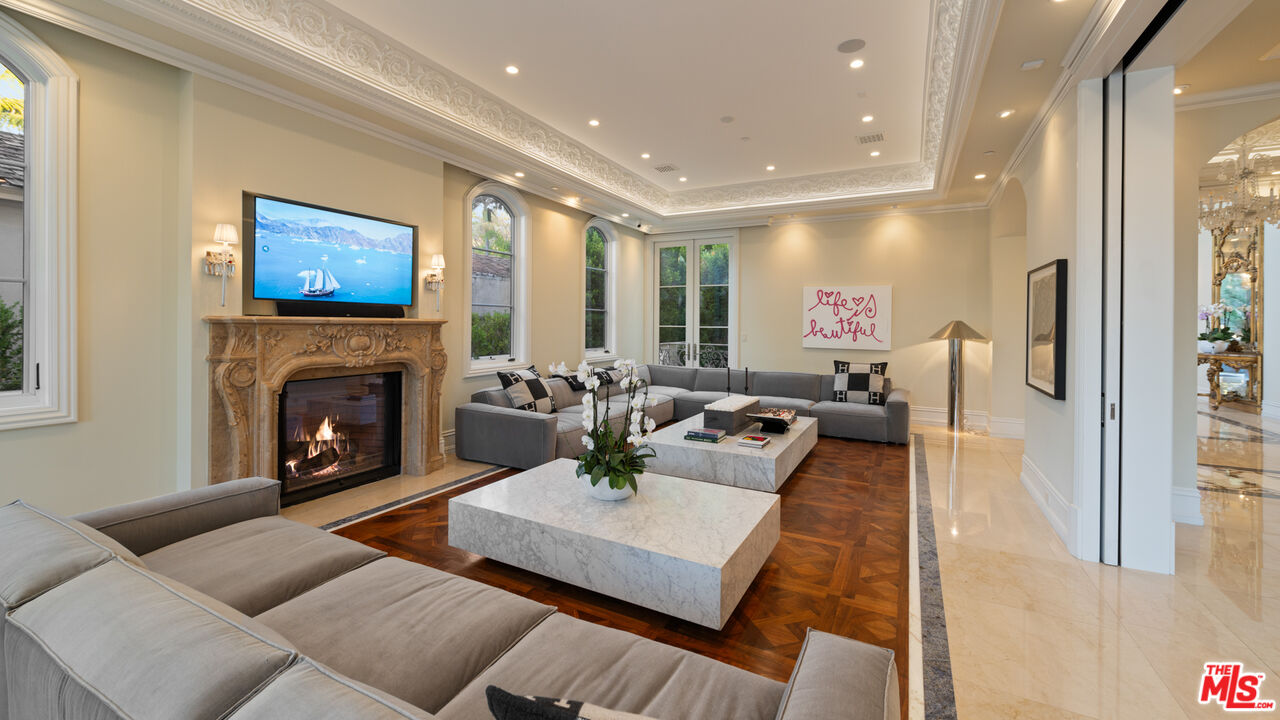 718 N Rodeo Dr