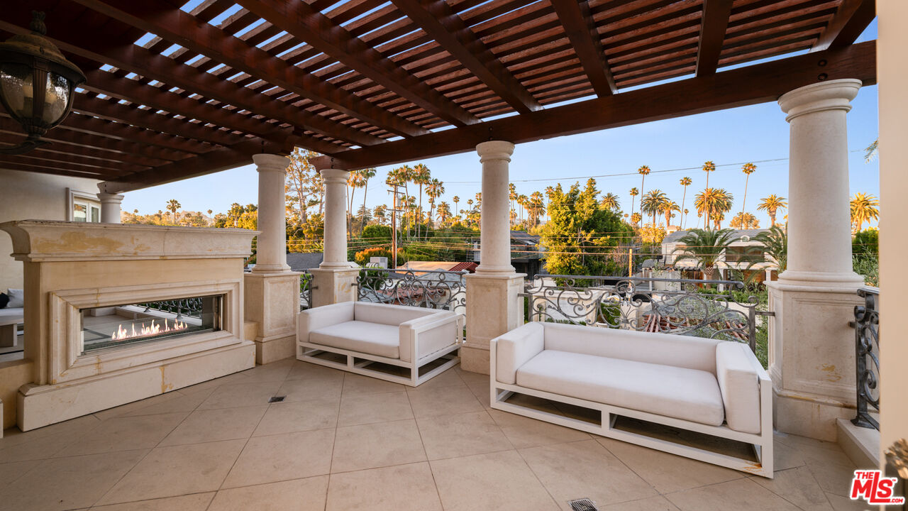 718 N Rodeo Dr