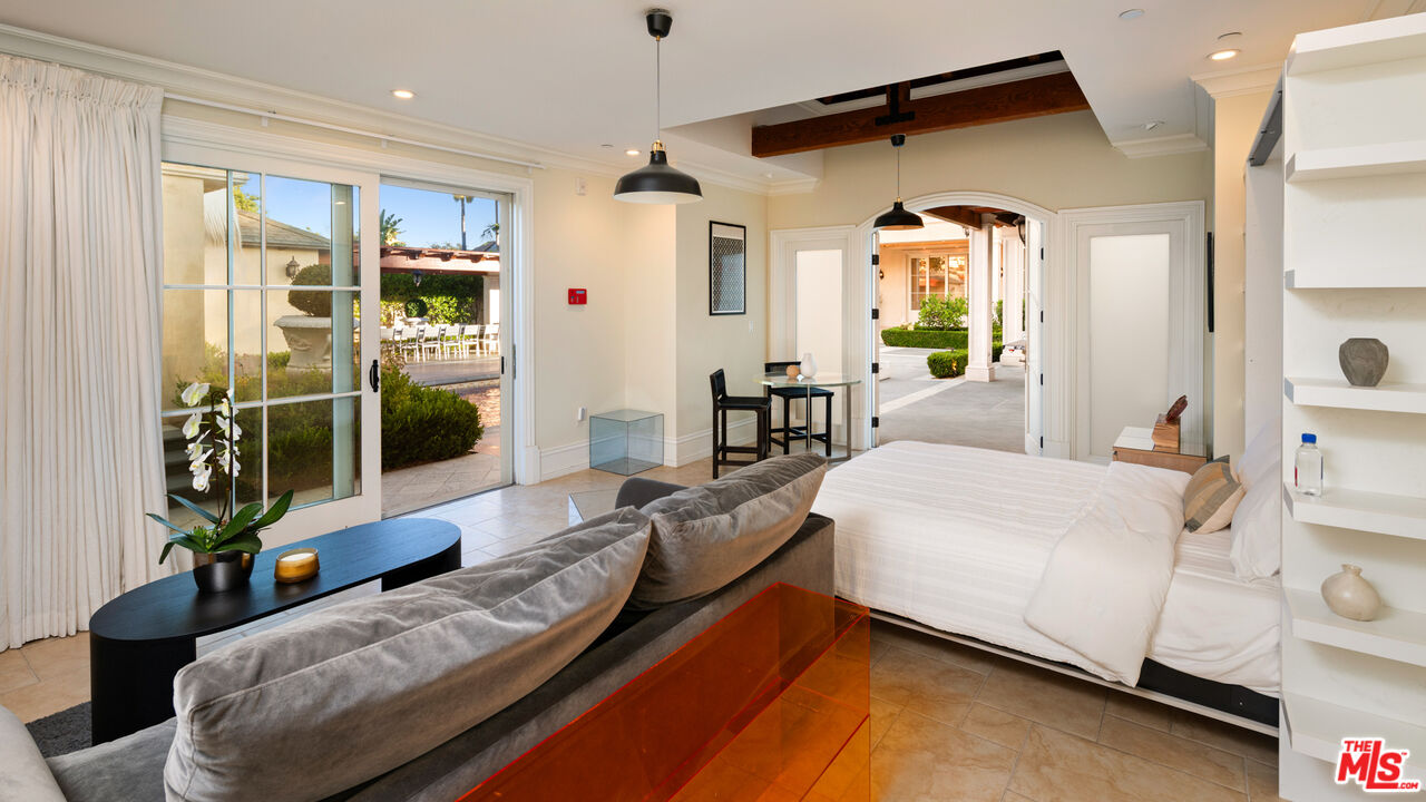 718 N Rodeo Dr