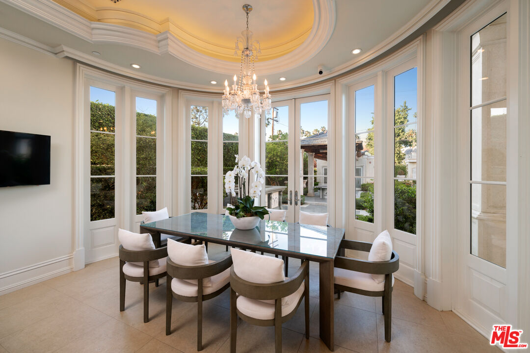 718 N Rodeo Dr