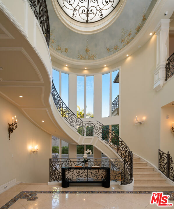 718 N Rodeo Dr