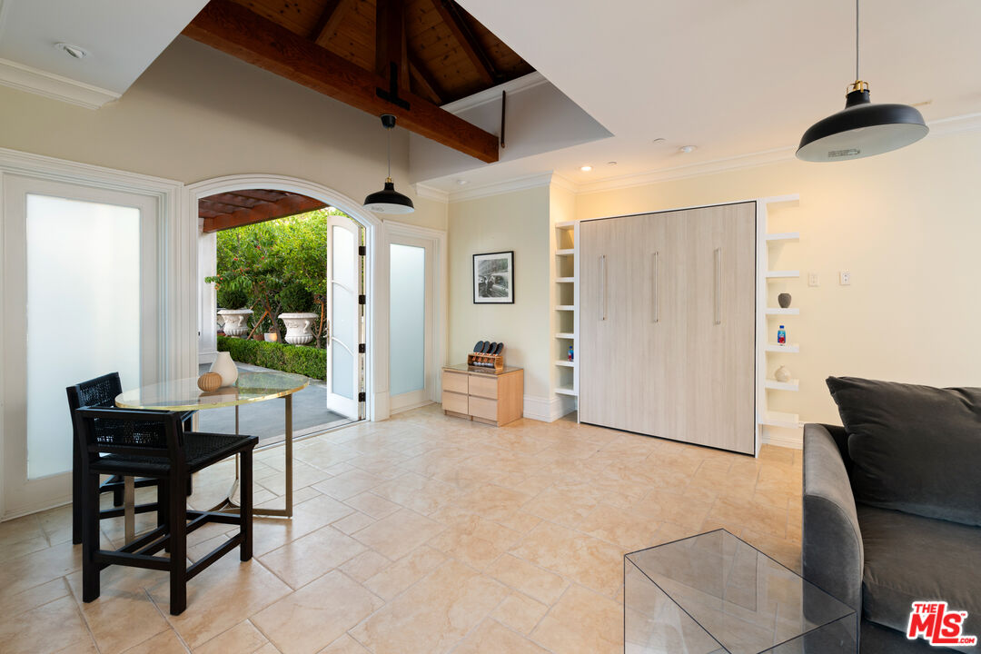 718 N Rodeo Dr