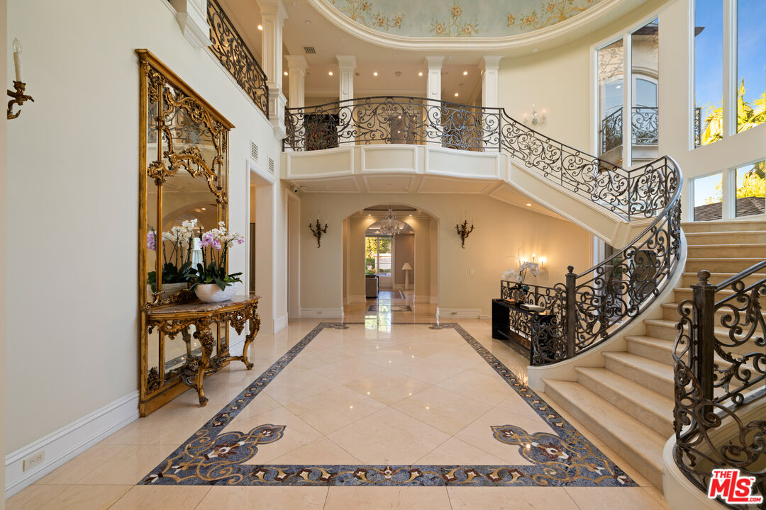 718 N Rodeo Dr