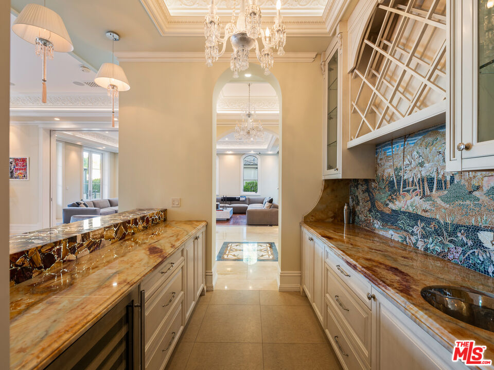 718 N Rodeo Dr