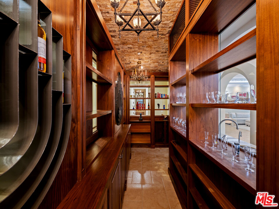 718 N Rodeo Dr