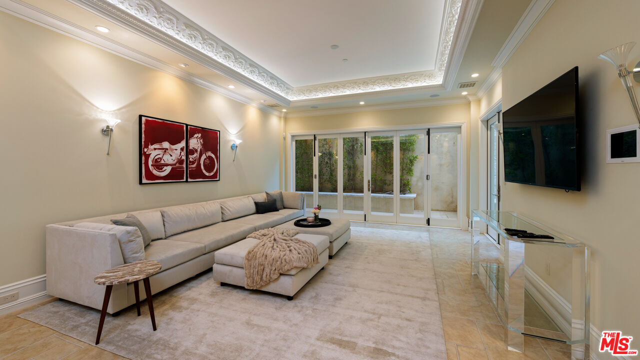 718 N Rodeo Dr