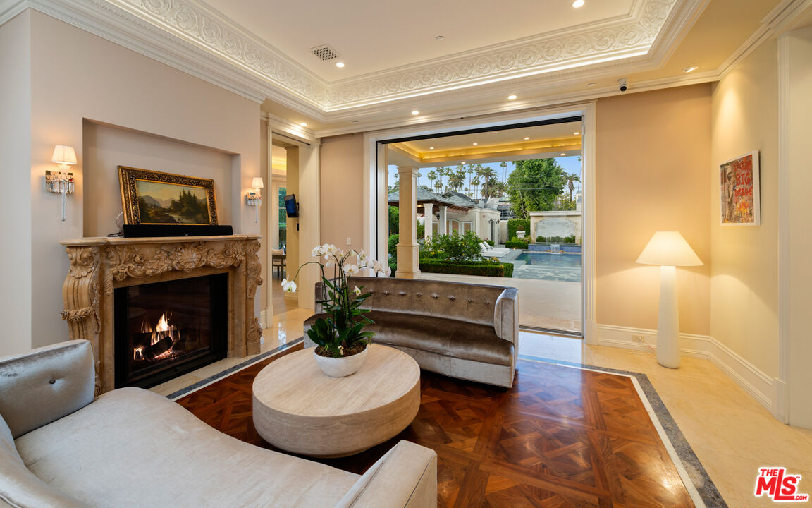 718 N Rodeo Dr