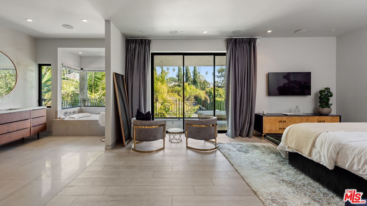 1724 N Sierra Bonita Ave