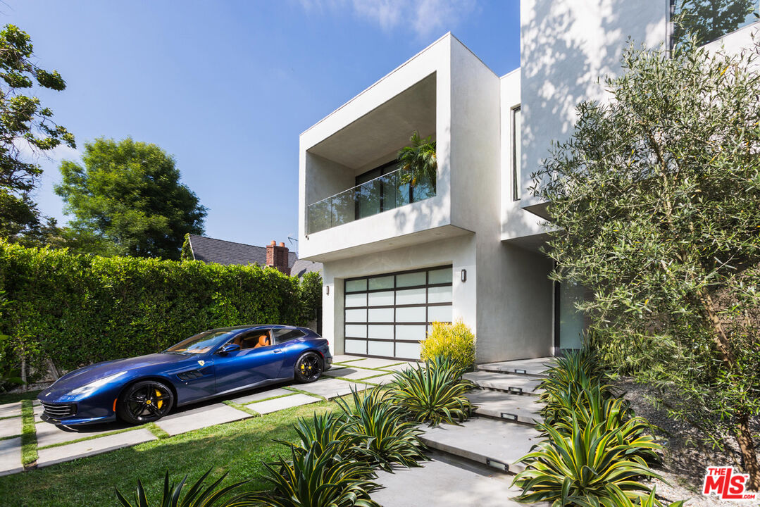 726 N Martel Ave