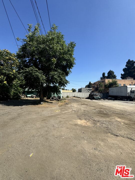 317 W 56th St