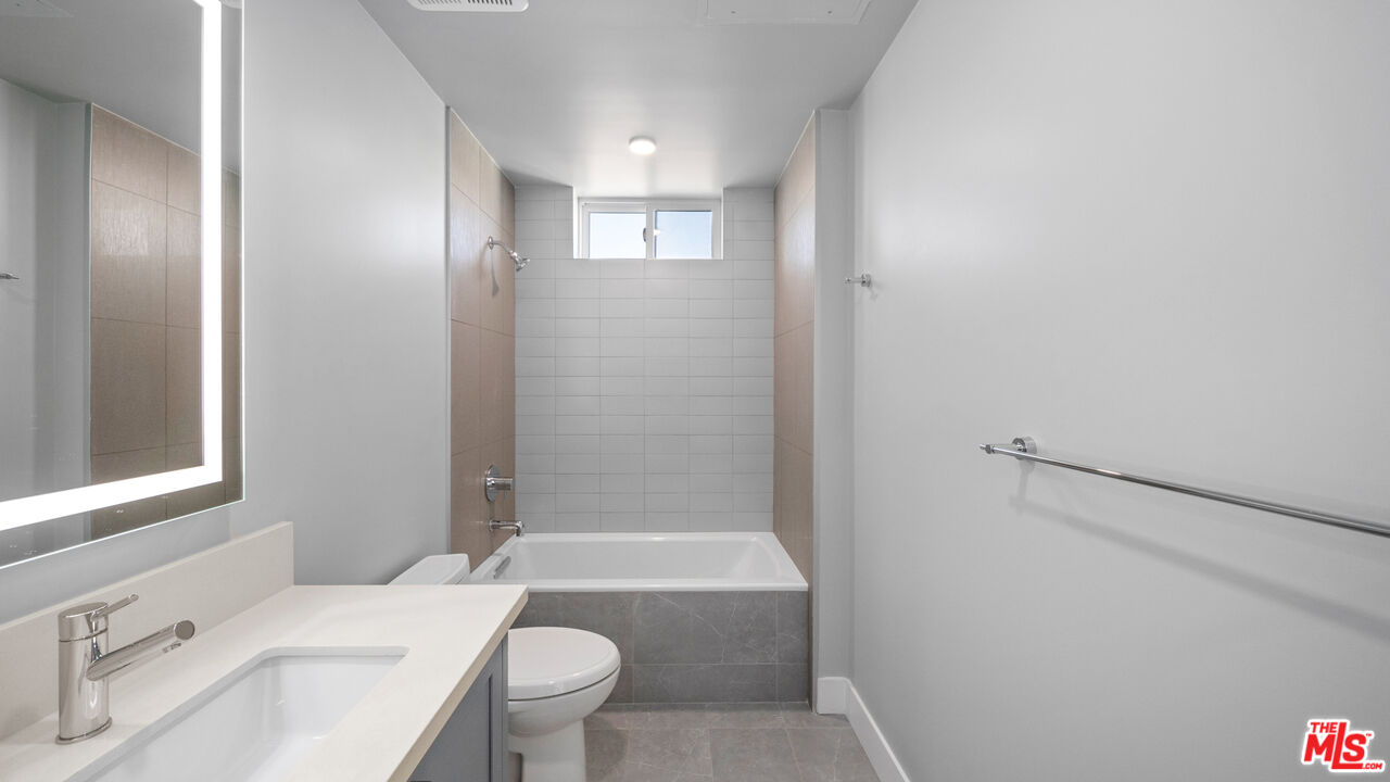 927 Fedora St Unit: 402