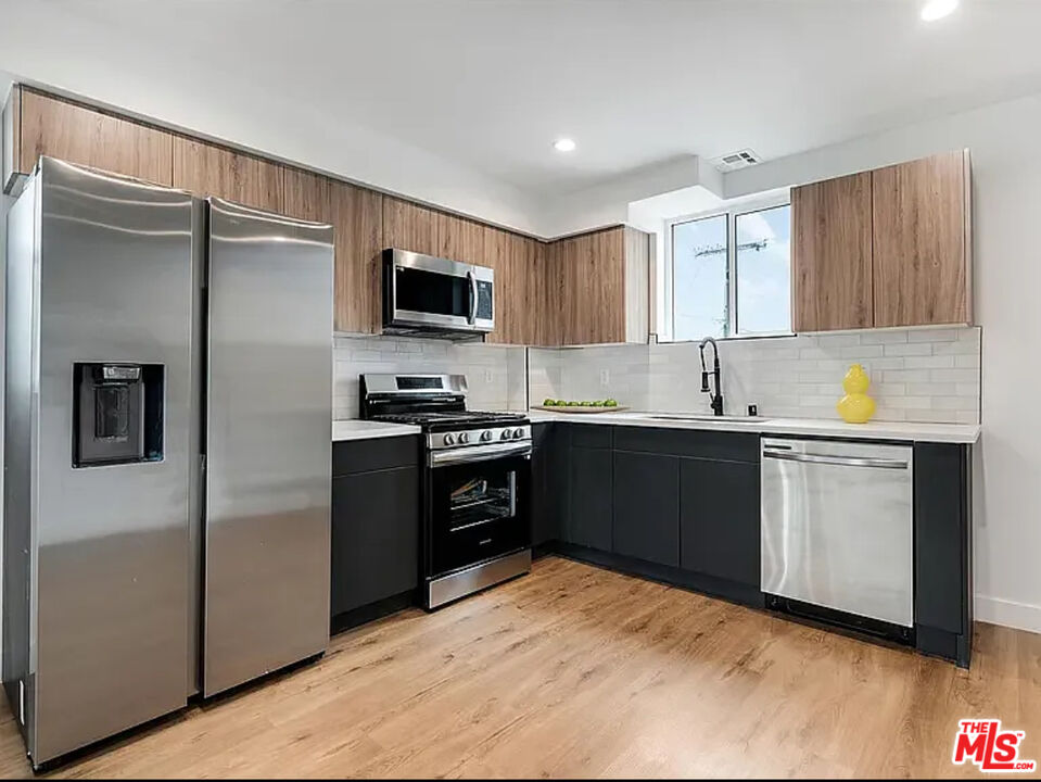 334 N Alexandria