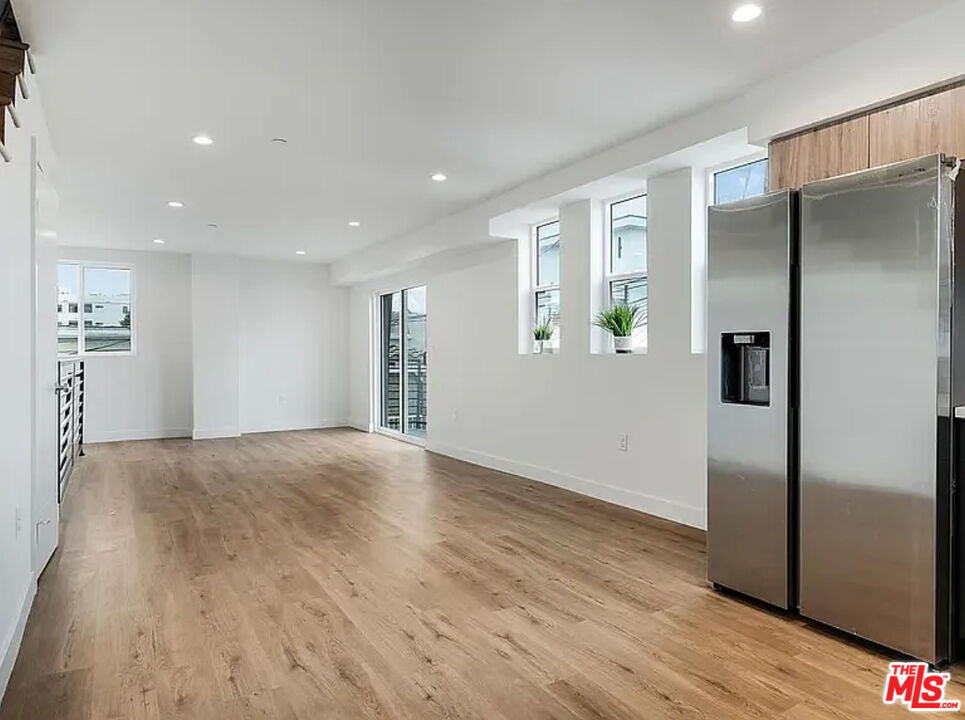 334 N Alexandria