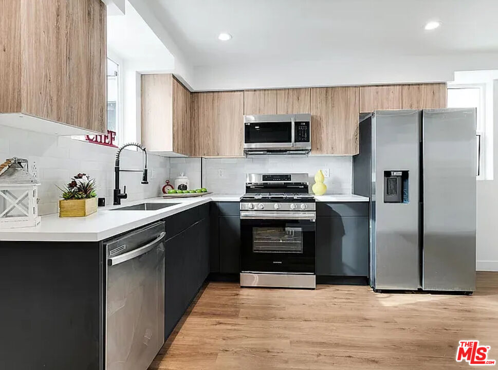334 N Alexandria