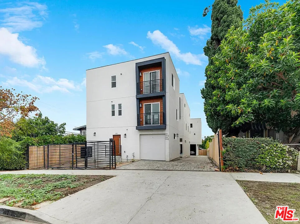 334 N Alexandria